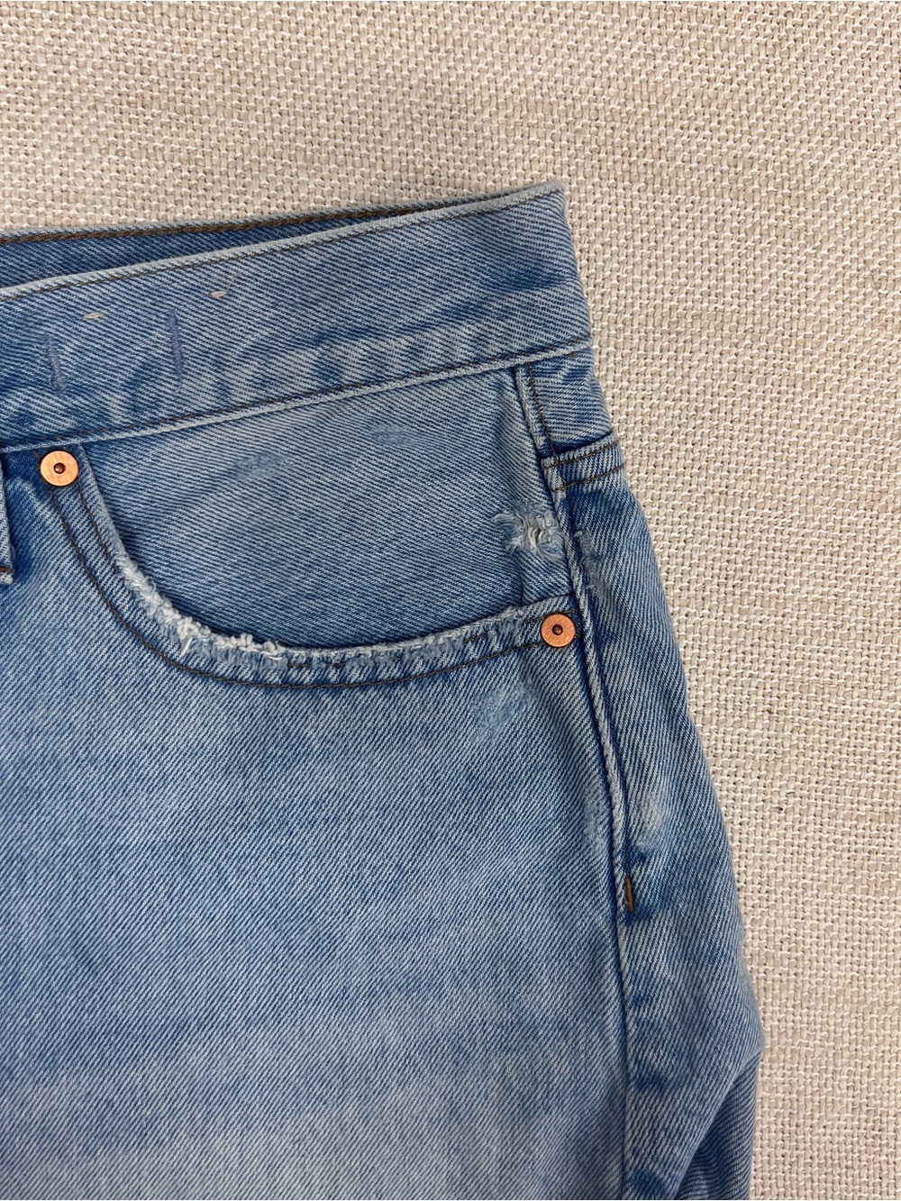 Madewell Relaxed Denim Shorts Women's Size 29 Light Wash Cut-Off Button Fly - Picture 3 of 11